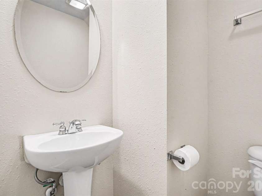 4423 Austin Dekota Drive, Charlotte, NC 28269.  MLS# CAR4356001, YatesRealty ID 5394. 