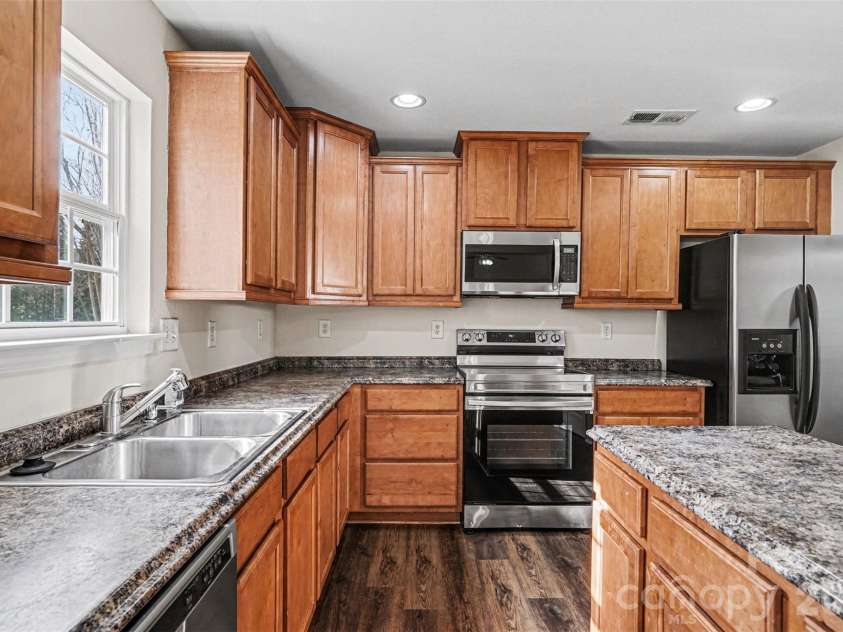4423 Austin Dekota Drive, Charlotte, NC 28269.  MLS# CAR4356001, YatesRealty ID 5394. 