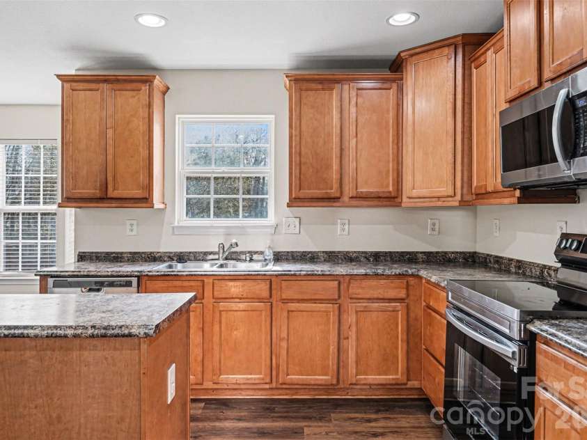 4423 Austin Dekota Drive, Charlotte, NC 28269.  MLS# CAR4356001, YatesRealty ID 5394. 