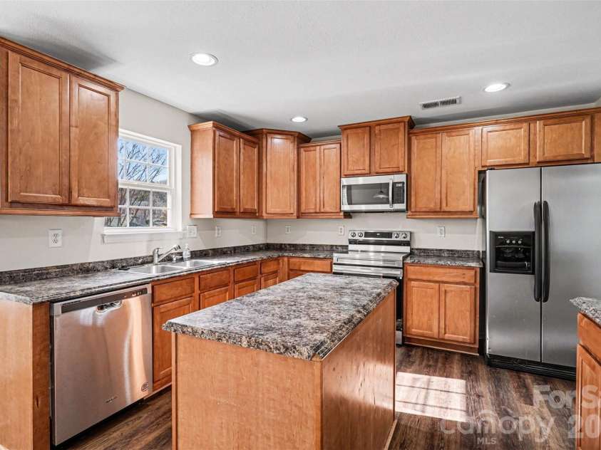 4423 Austin Dekota Drive, Charlotte, NC 28269.  MLS# CAR4356001, YatesRealty ID 5394. 