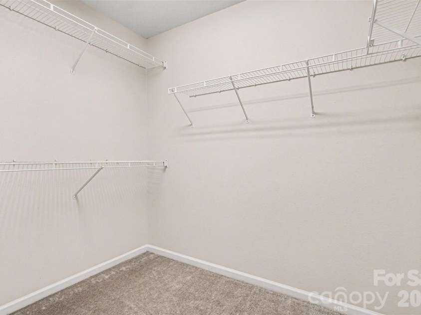 4423 Austin Dekota Drive, Charlotte, NC 28269.  MLS# CAR4356001, YatesRealty ID 5394. 