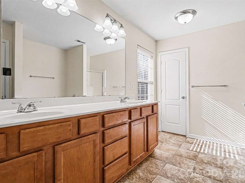 4423 Austin Dekota Drive, Charlotte, NC 28269.  MLS# CAR4356001, YatesRealty ID 5394. 