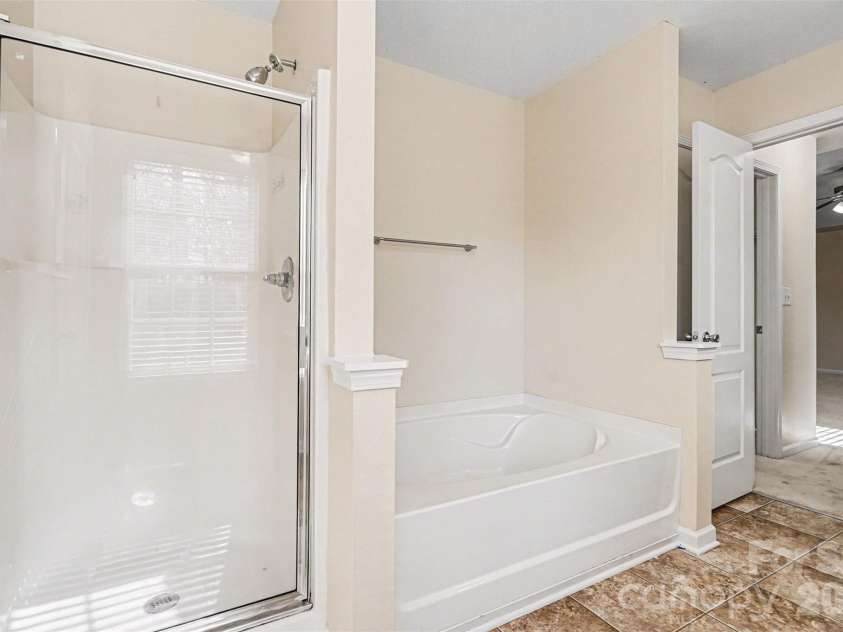 4423 Austin Dekota Drive, Charlotte, NC 28269.  MLS# CAR4356001, YatesRealty ID 5394. 