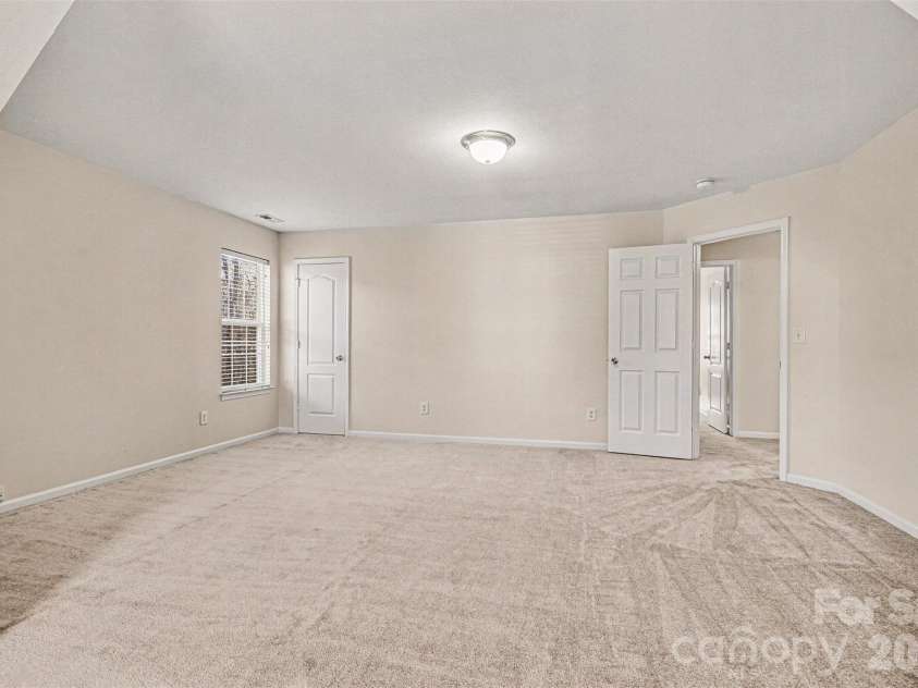 4423 Austin Dekota Drive, Charlotte, NC 28269.  MLS# CAR4356001, YatesRealty ID 5394. 