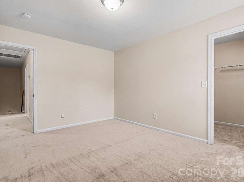 4423 Austin Dekota Drive, Charlotte, NC 28269.  MLS# CAR4356001, YatesRealty ID 5394. 