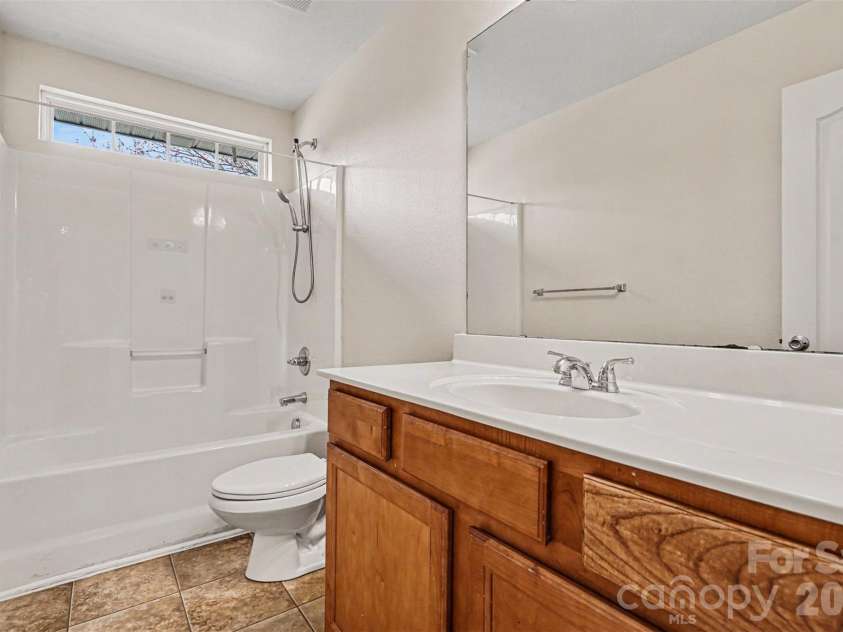 4423 Austin Dekota Drive, Charlotte, NC 28269.  MLS# CAR4356001, YatesRealty ID 5394. 