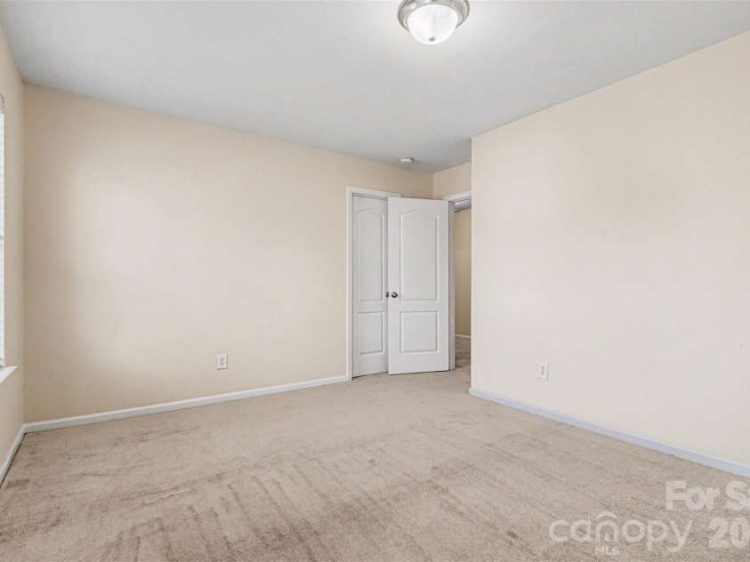 4423 Austin Dekota Drive, Charlotte, NC 28269.  MLS# CAR4356001, YatesRealty ID 5394. 