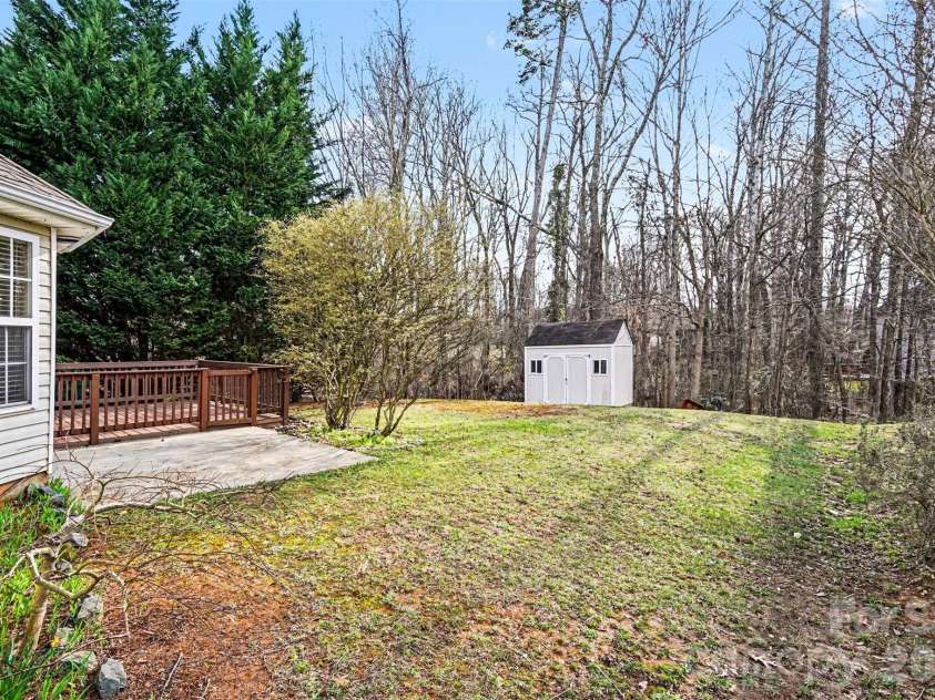 4423 Austin Dekota Drive, Charlotte, NC 28269.  MLS# CAR4356001, YatesRealty ID 5394. 