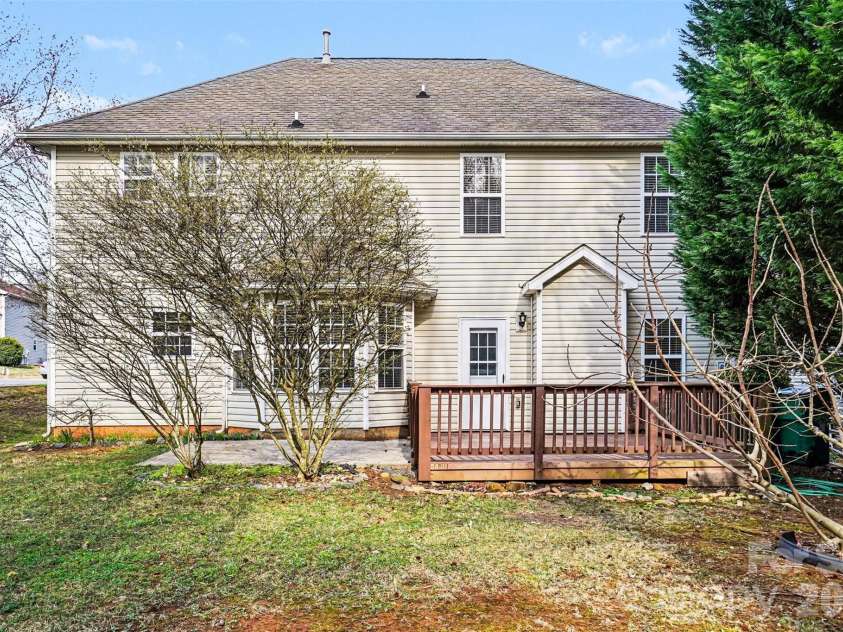 4423 Austin Dekota Drive, Charlotte, NC 28269.  MLS# CAR4356001, YatesRealty ID 5394. 