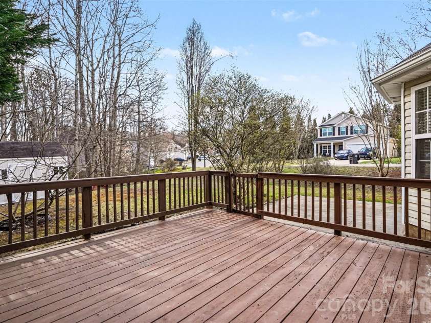 4423 Austin Dekota Drive, Charlotte, NC 28269.  MLS# CAR4356001, YatesRealty ID 5394. 