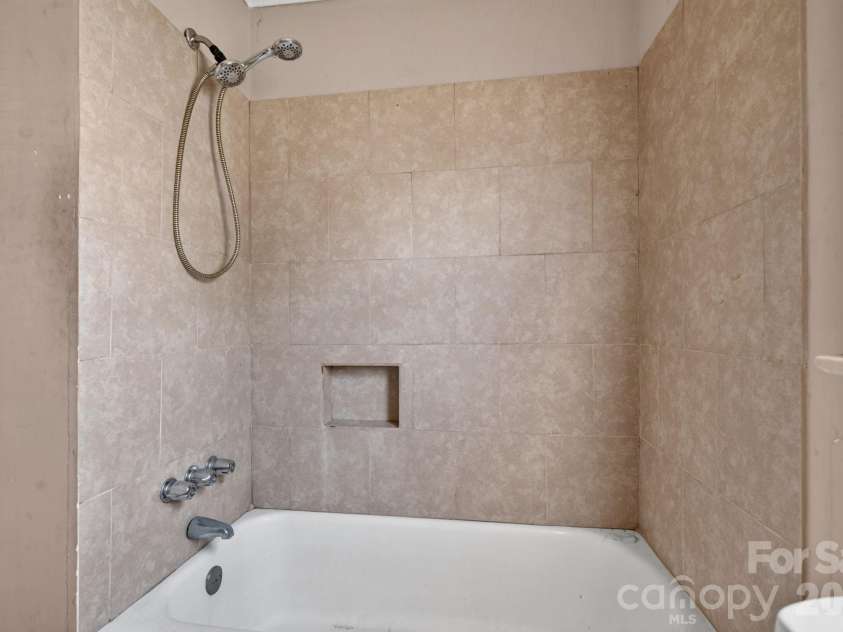 633 Oak Street, Mooresville, NC 28115.  MLS# CAR4428617, YatesRealty ID 53947. 