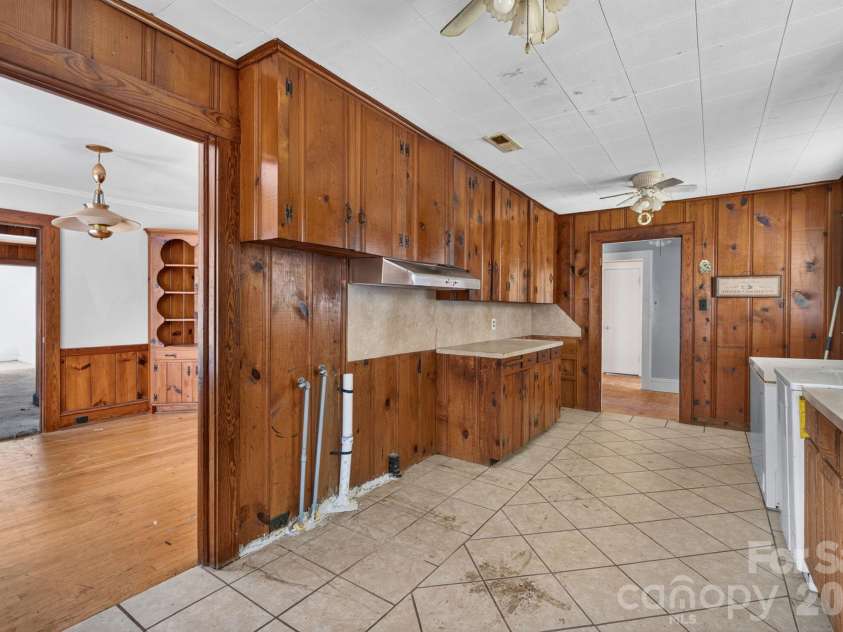 633 Oak Street, Mooresville, NC 28115.  MLS# CAR4428617, YatesRealty ID 53947. 
