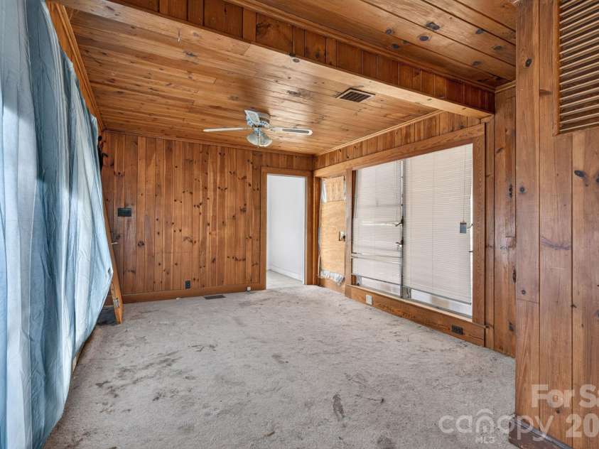 633 Oak Street, Mooresville, NC 28115.  MLS# CAR4428617, YatesRealty ID 53947. 