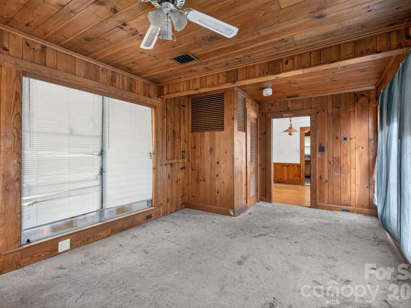 633 Oak Street, Mooresville, NC 28115.  MLS# CAR4428617, YatesRealty ID 53947. 