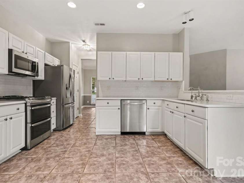 1372 Yorkshire Place, Concord, NC 28027.  MLS# CAR4428646, YatesRealty ID 53948. 
