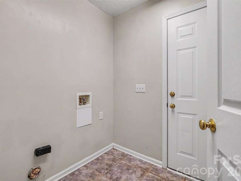 1372 Yorkshire Place, Concord, NC 28027.  MLS# CAR4428646, YatesRealty ID 53948. 