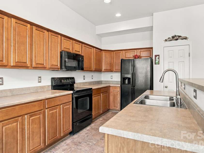2723 Sunberry Lane, Concord, NC 28027.  MLS# CAR4428818, YatesRealty ID 53949. 