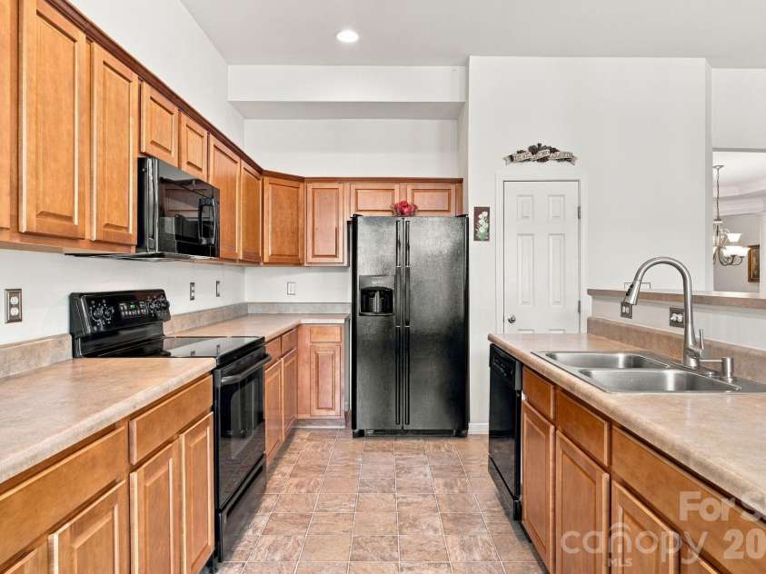 2723 Sunberry Lane, Concord, NC 28027.  MLS# CAR4428818, YatesRealty ID 53949. 