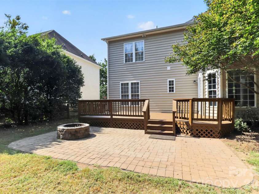 8915 Whittingham Drive, Waxhaw, NC 28173.  MLS# CAR4428839, YatesRealty ID 53950. 
