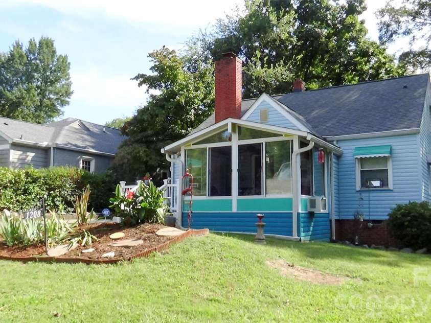 1208 Dade Street, Charlotte, NC 28205.  MLS# CAR4427699, YatesRealty ID 53958. 