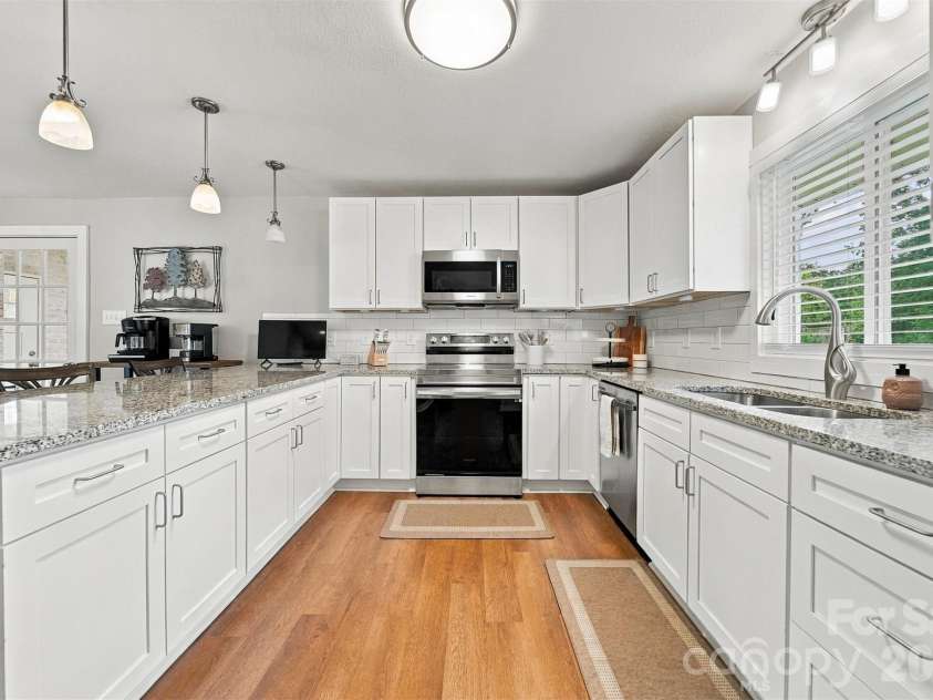 118 Chestnut Oak Road, Union Grove, NC 28689.  MLS# CAR4427592, YatesRealty ID 53959. 