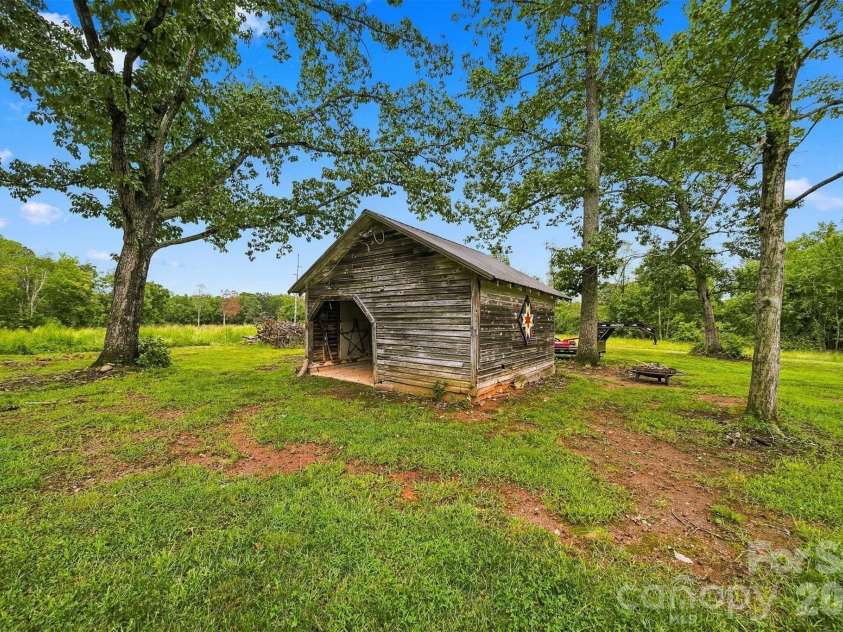 118 Chestnut Oak Road, Union Grove, NC 28689.  MLS# CAR4427592, YatesRealty ID 53959. 