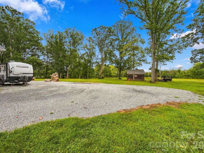 118 Chestnut Oak Road, Union Grove, NC 28689.  MLS# CAR4427592, YatesRealty ID 53959. 
