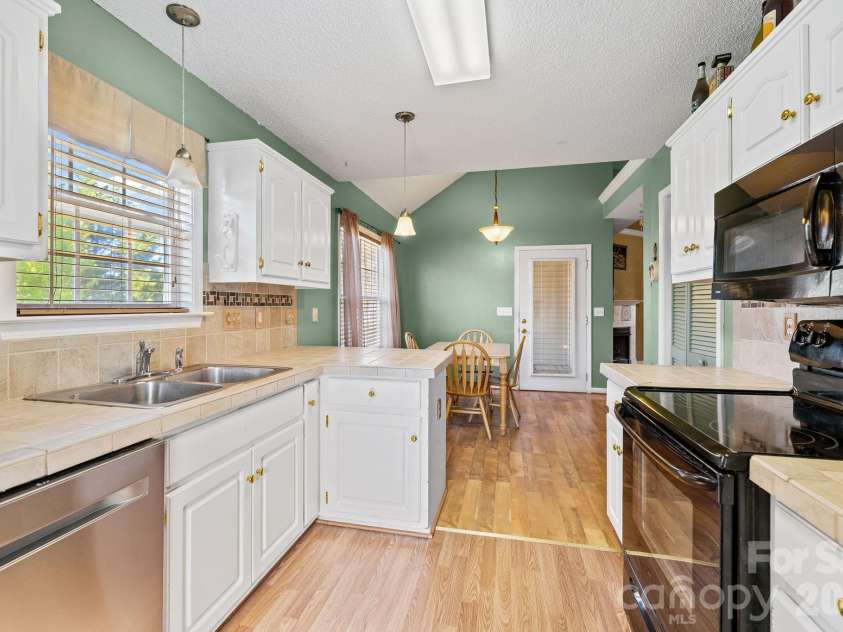 1624 Ashridge Road, Rock Hill, SC 29730.  MLS# CAR4358714, YatesRealty ID 5396. 