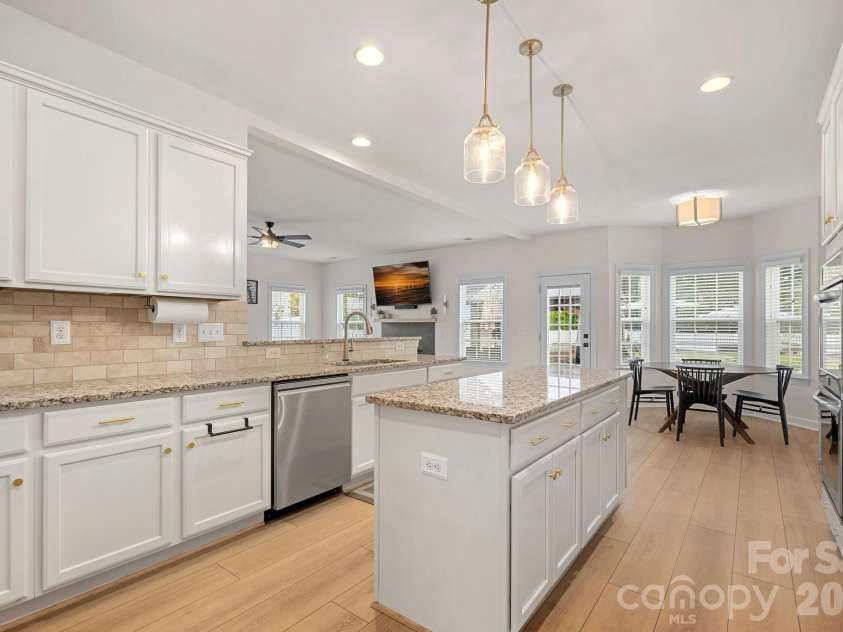 2071 Feldspar Drive, Davidson, NC 28036.  MLS# CAR4428038, YatesRealty ID 53960. 