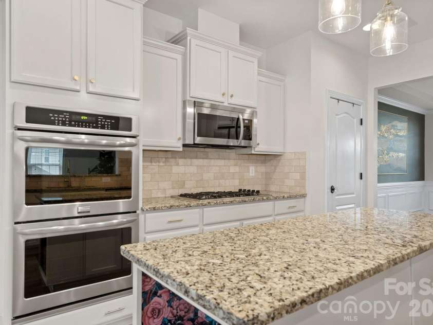 2071 Feldspar Drive, Davidson, NC 28036.  MLS# CAR4428038, YatesRealty ID 53960. 