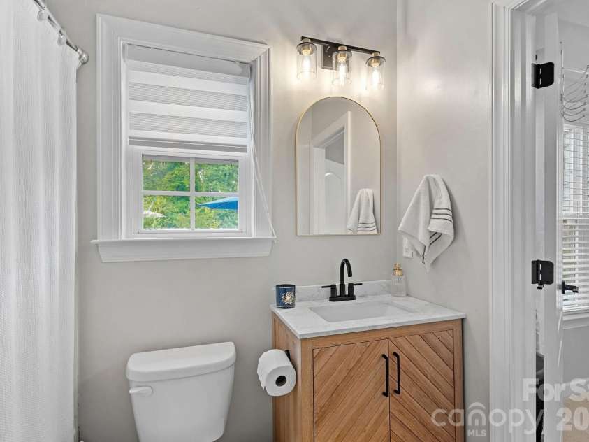 2071 Feldspar Drive, Davidson, NC 28036.  MLS# CAR4428038, YatesRealty ID 53960. 