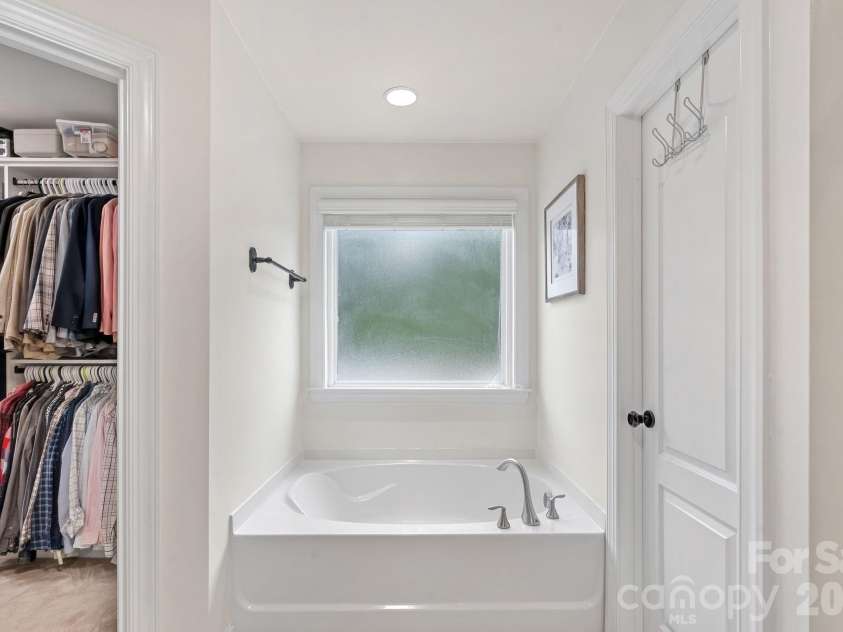 2071 Feldspar Drive, Davidson, NC 28036.  MLS# CAR4428038, YatesRealty ID 53960. 