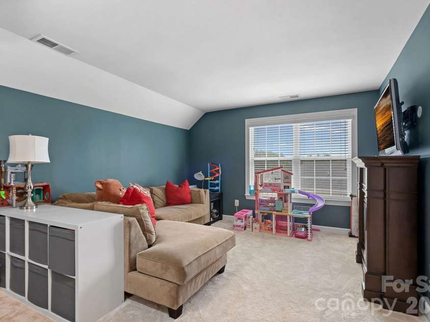 2071 Feldspar Drive, Davidson, NC 28036.  MLS# CAR4428038, YatesRealty ID 53960. 