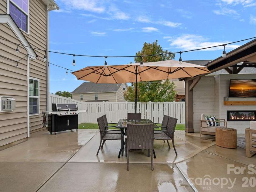 2071 Feldspar Drive, Davidson, NC 28036.  MLS# CAR4428038, YatesRealty ID 53960. 