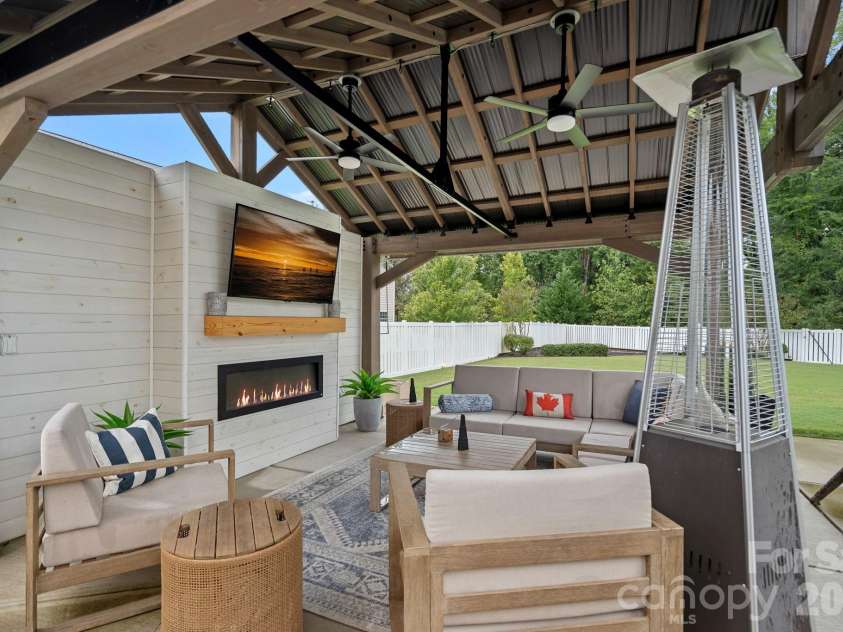 2071 Feldspar Drive, Davidson, NC 28036.  MLS# CAR4428038, YatesRealty ID 53960. 