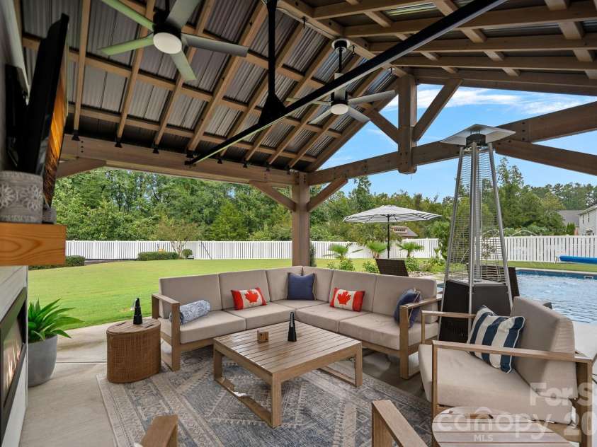 2071 Feldspar Drive, Davidson, NC 28036.  MLS# CAR4428038, YatesRealty ID 53960. 