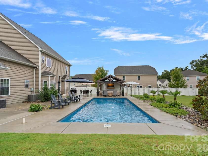 2071 Feldspar Drive, Davidson, NC 28036.  MLS# CAR4428038, YatesRealty ID 53960. 