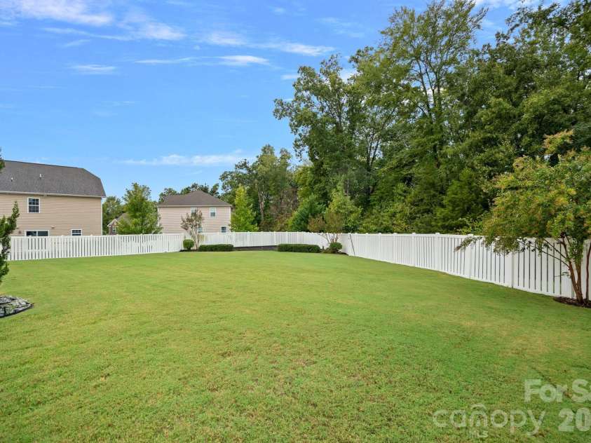 2071 Feldspar Drive, Davidson, NC 28036.  MLS# CAR4428038, YatesRealty ID 53960. 