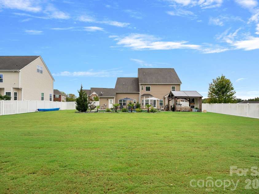 2071 Feldspar Drive, Davidson, NC 28036.  MLS# CAR4428038, YatesRealty ID 53960. 