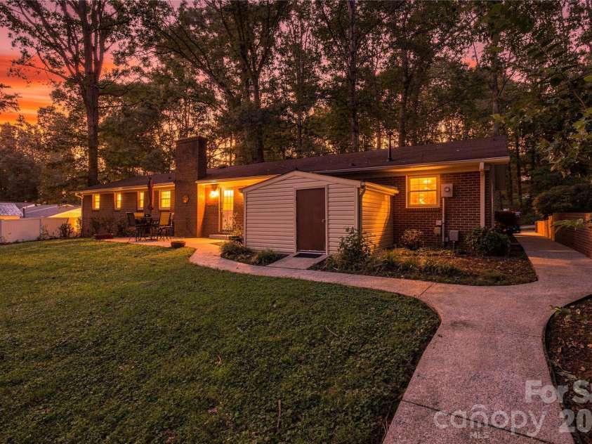 2604 Shearer Drive, Statesville, NC 28625.  MLS# CAR4428031, YatesRealty ID 53961. 