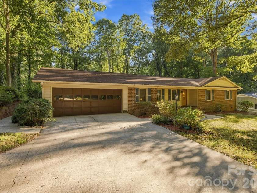 2604 Shearer Drive, Statesville, NC 28625.  MLS# CAR4428031, YatesRealty ID 53961. 