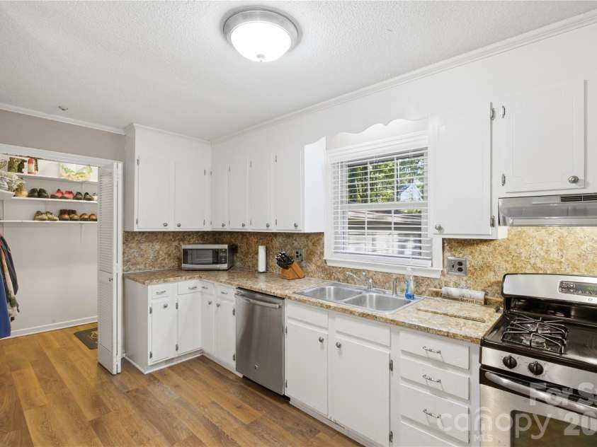 2604 Shearer Drive, Statesville, NC 28625.  MLS# CAR4428031, YatesRealty ID 53961. 