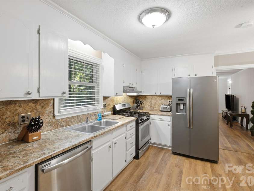 2604 Shearer Drive, Statesville, NC 28625.  MLS# CAR4428031, YatesRealty ID 53961. 