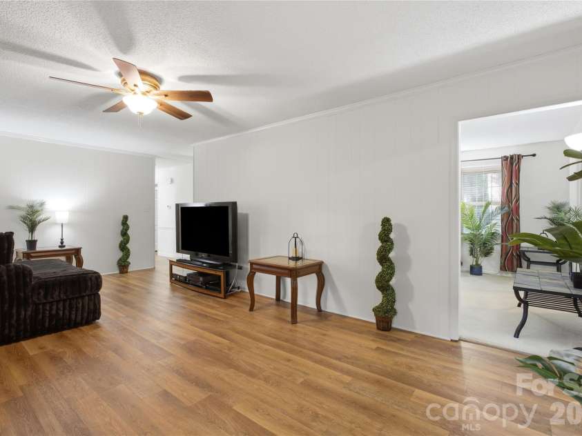 2604 Shearer Drive, Statesville, NC 28625.  MLS# CAR4428031, YatesRealty ID 53961. 