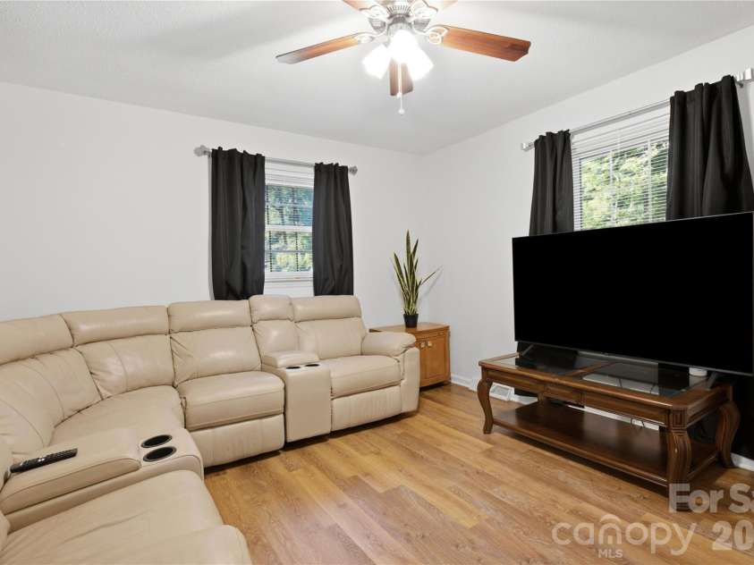 2604 Shearer Drive, Statesville, NC 28625.  MLS# CAR4428031, YatesRealty ID 53961. 
