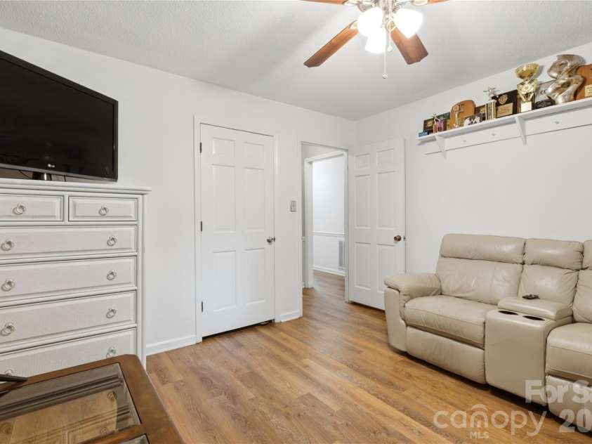 2604 Shearer Drive, Statesville, NC 28625.  MLS# CAR4428031, YatesRealty ID 53961. 