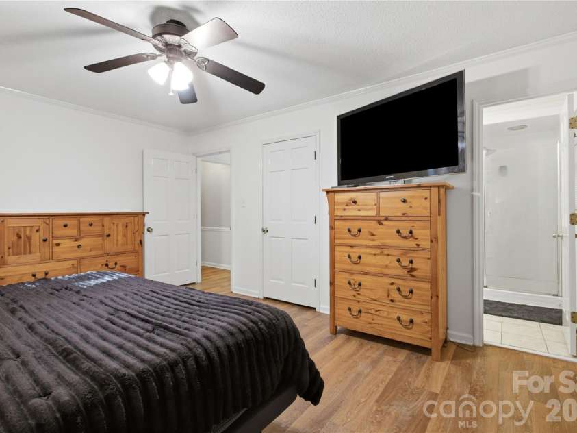 2604 Shearer Drive, Statesville, NC 28625.  MLS# CAR4428031, YatesRealty ID 53961. 