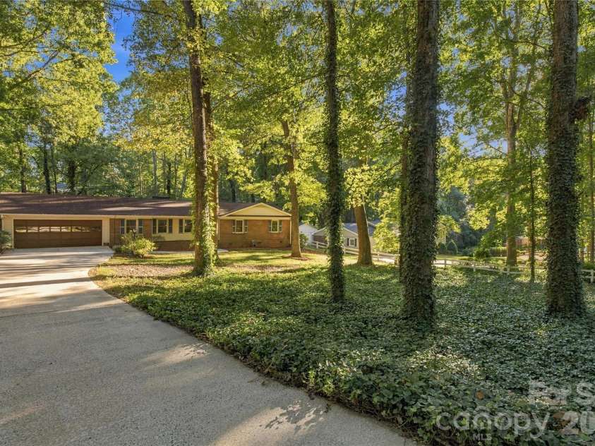 2604 Shearer Drive, Statesville, NC 28625.  MLS# CAR4428031, YatesRealty ID 53961. 