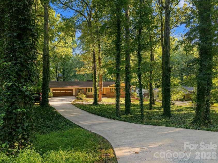 2604 Shearer Drive, Statesville, NC 28625.  MLS# CAR4428031, YatesRealty ID 53961. 