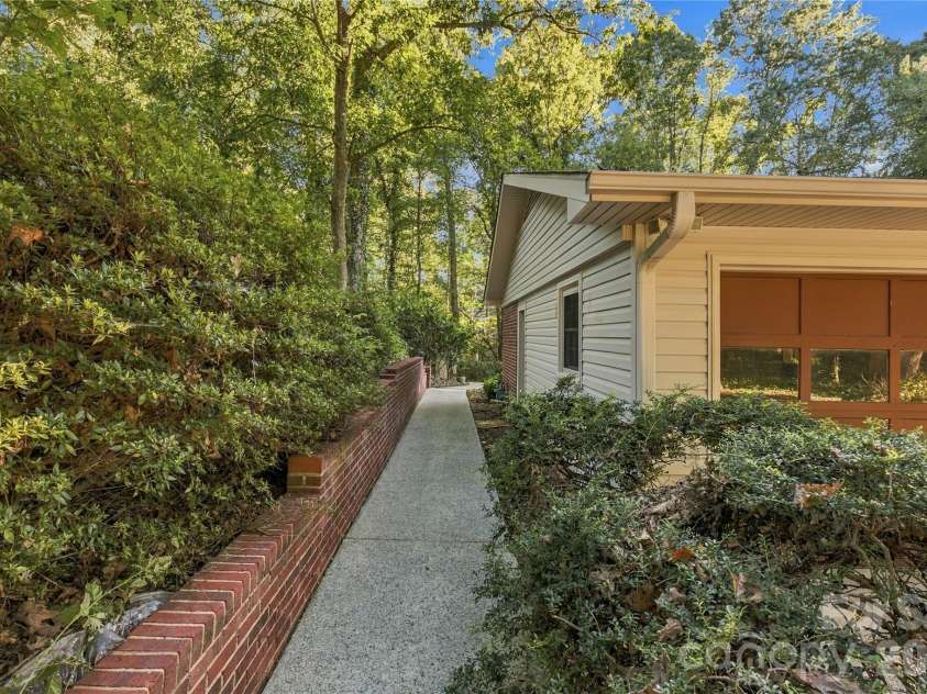 2604 Shearer Drive, Statesville, NC 28625.  MLS# CAR4428031, YatesRealty ID 53961. 